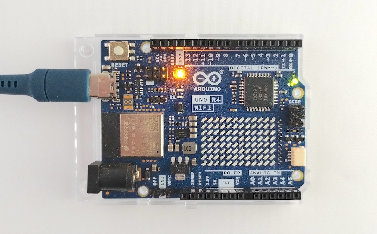 Arduino Uno R4 Blink