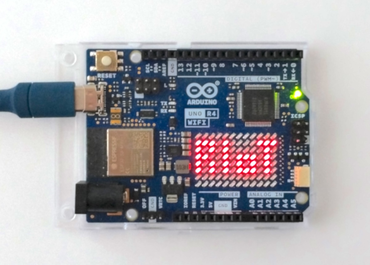 Arduino Uno R4 RIoT Logo